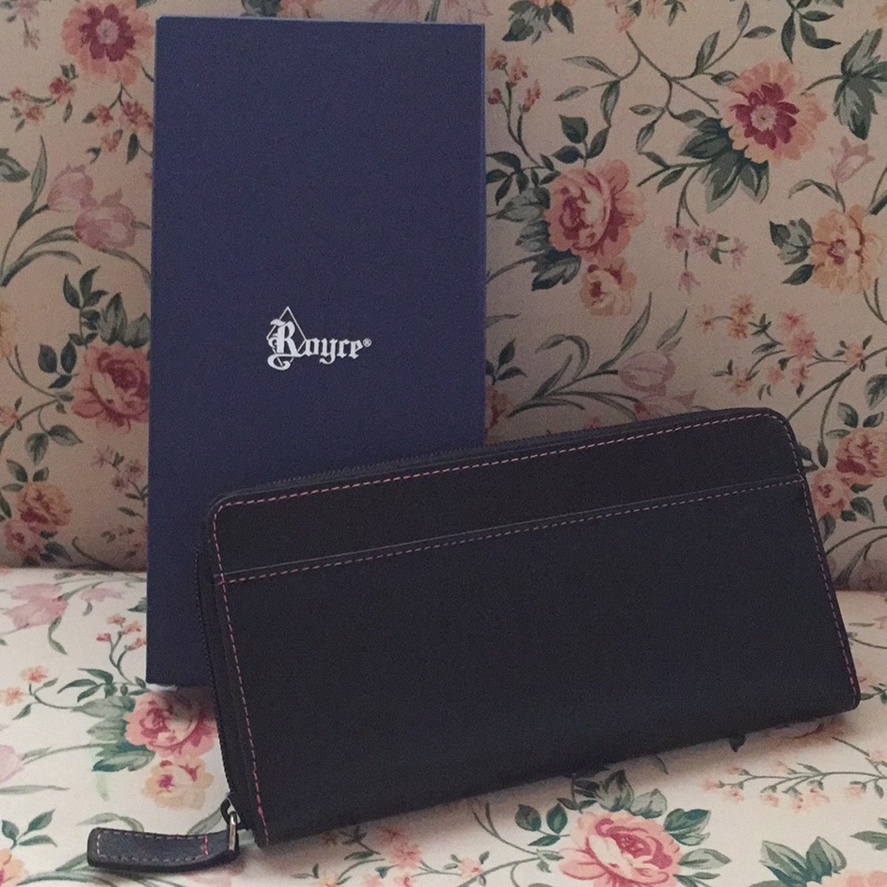 ✨Never Used Royce Two Currency Wallet✨
